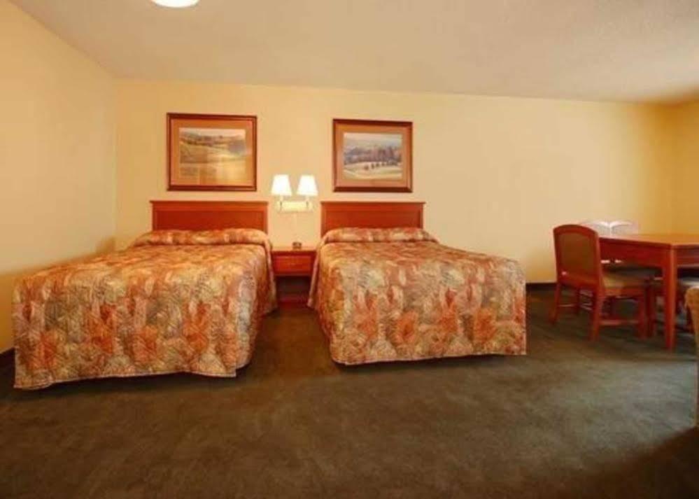 Econo Lodge Inn & Suites Kearney Εξωτερικό φωτογραφία